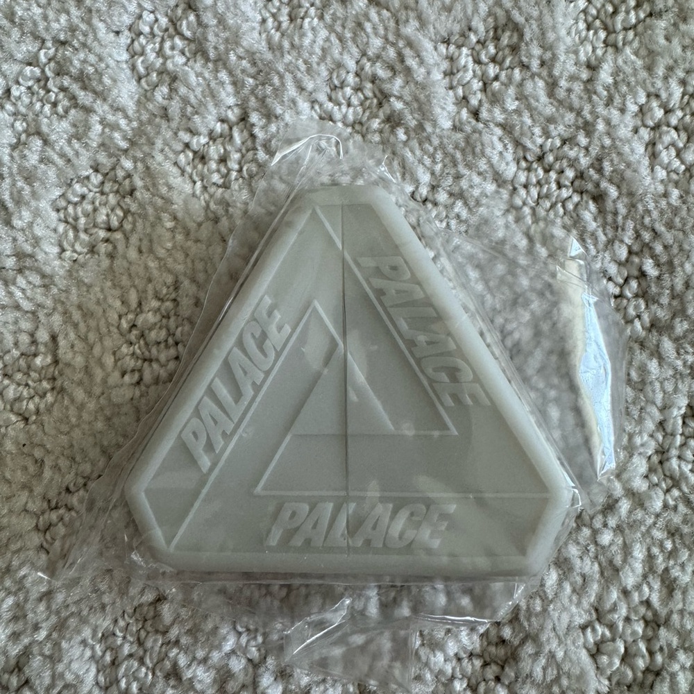PALACE Triangular Grey Pouch - Picture 2 of 3